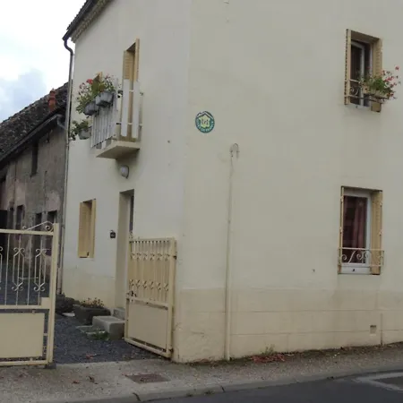 בית נופש Gite Saint-Nectaire, 3 Pieces, 4 Personnes - Fr-1-630-79